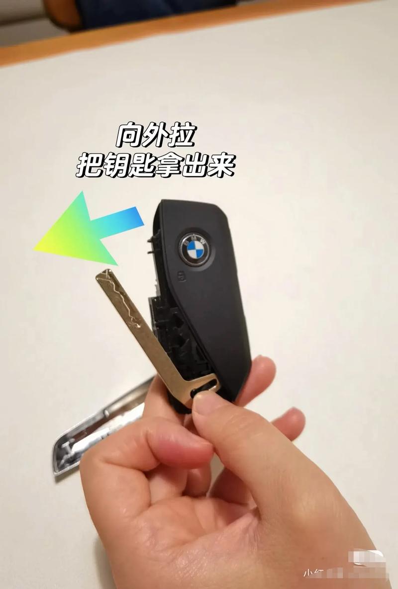 宝马车钥匙怎么换电池／宝马车钥匙怎么换电池视频没有电池盖一体的