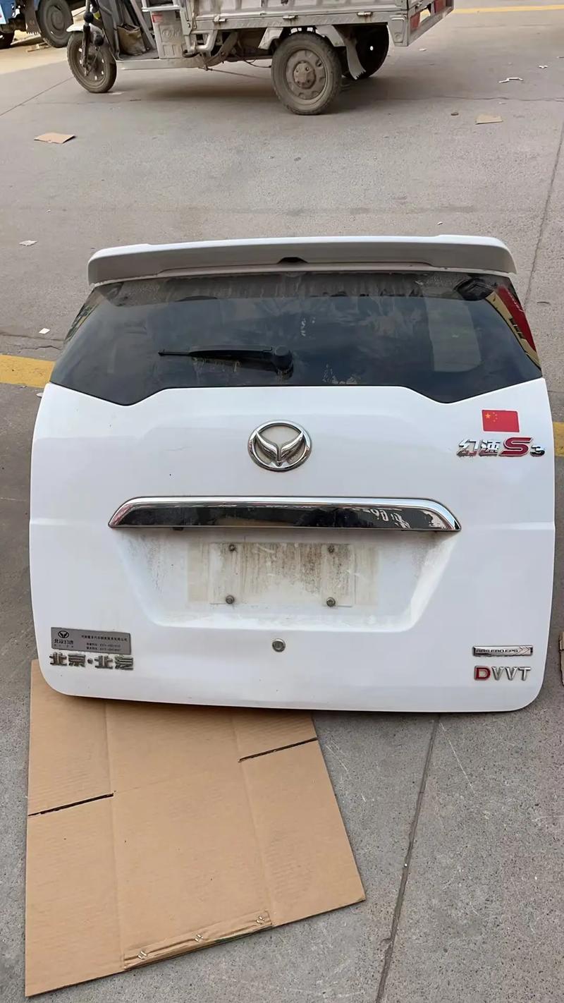 北汽幻速suv/北汽幻速SUV倍胎在尾门