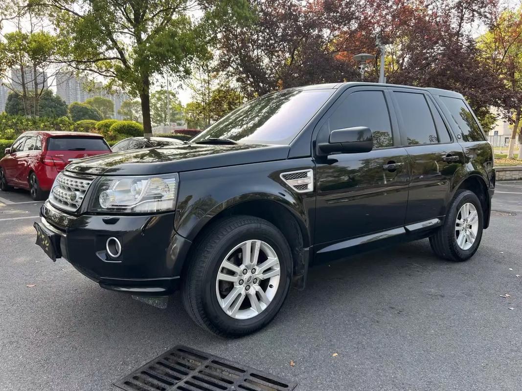 13年路虎神行者2值多少钱(2013路虎神行者2柴油版图片)