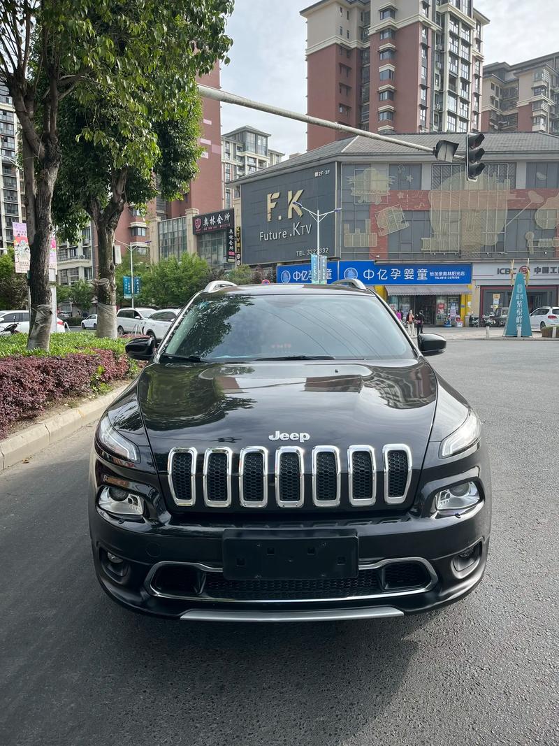 【吉普自由光2020款价格及图片,吉普自由光2020款价格及图片大全】