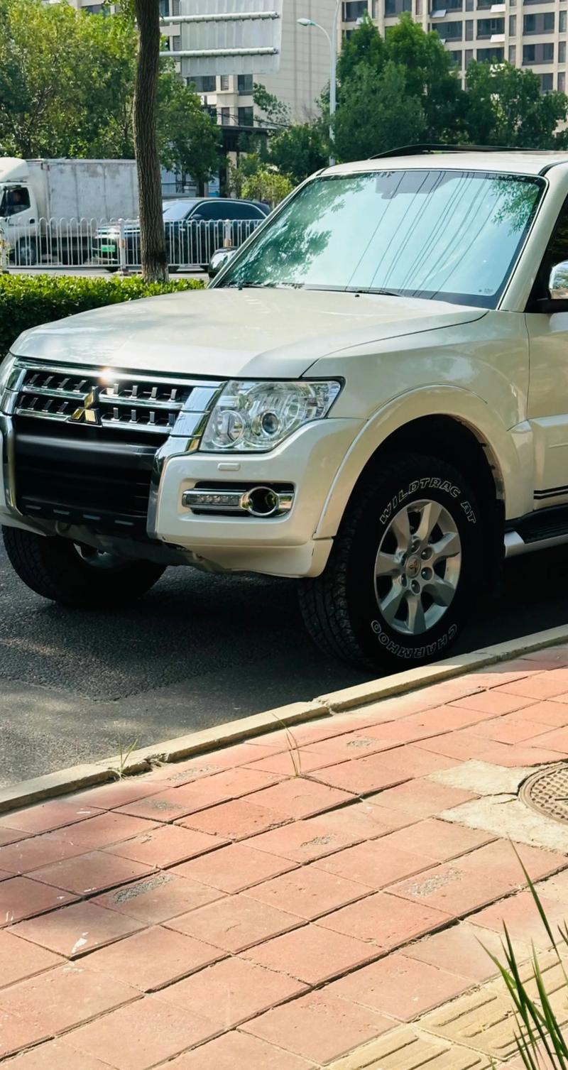 三菱帕杰罗v73和v93哪个好 三菱帕杰罗v73和v93的油耗